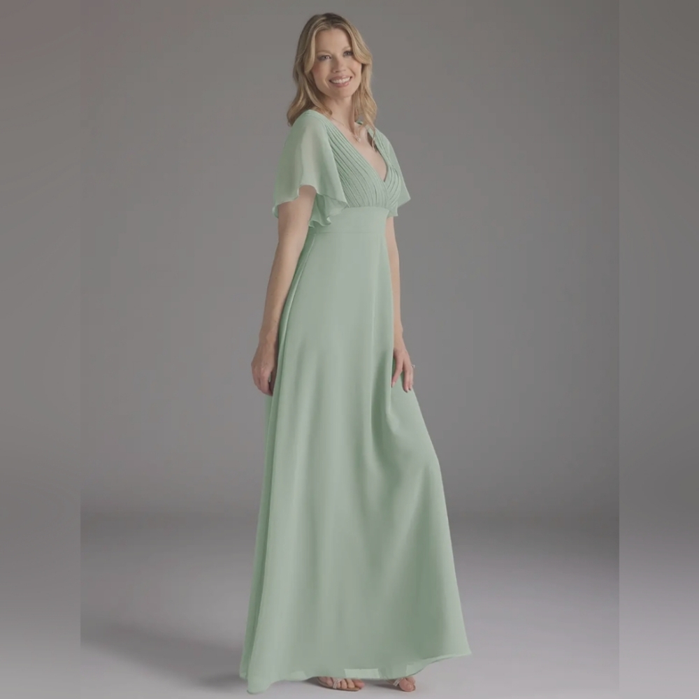 Azazie Alessa Size 6 NWT in Agave
